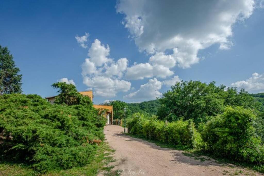 Vila Gite Du Mont Plaisir Chouvigny Exteriér fotografie
