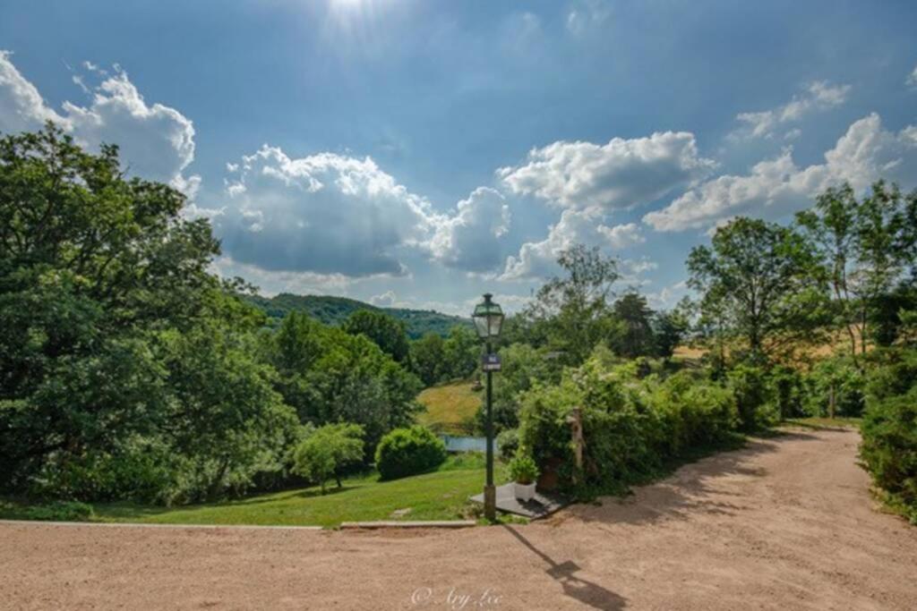 Vila Gite Du Mont Plaisir Chouvigny Exteriér fotografie